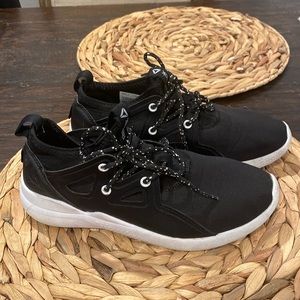 Reebok Black and White Sublite Running Tennis Shoes in a size 6